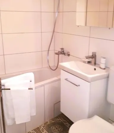 3-zimmer-apartment Mit Parkplatz In City-naehe !!! *