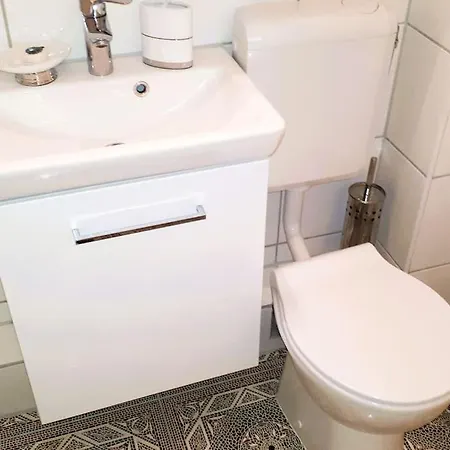 Appartement 3-zimmer-apartment Mit Parkplatz In City-naehe !!! Kiel