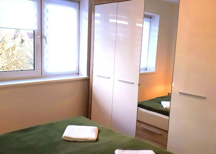 Apartamento 3-zimmer-apartment Mit Parkplatz In City-naehe !!! *